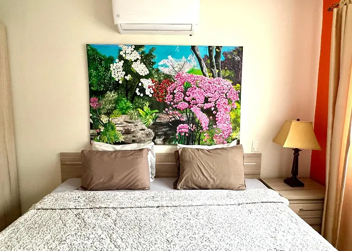 The Nest 2 Bedroom1 Bath Rooftop Patio *