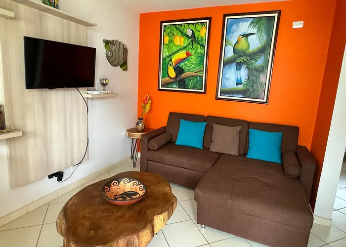 The Nest 2 Bedroom1 Bath Rooftop Patio *
