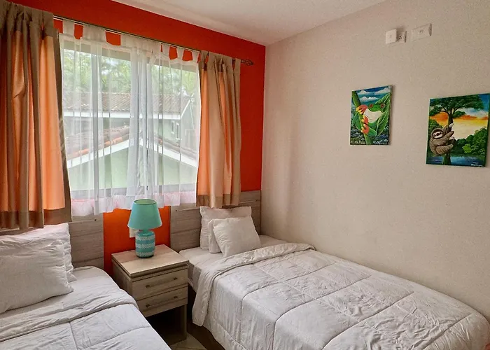 The Nest 2 Bedroom1 Bath Rooftop Patio *